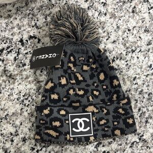 Chic Leopard Print Pom Beanie